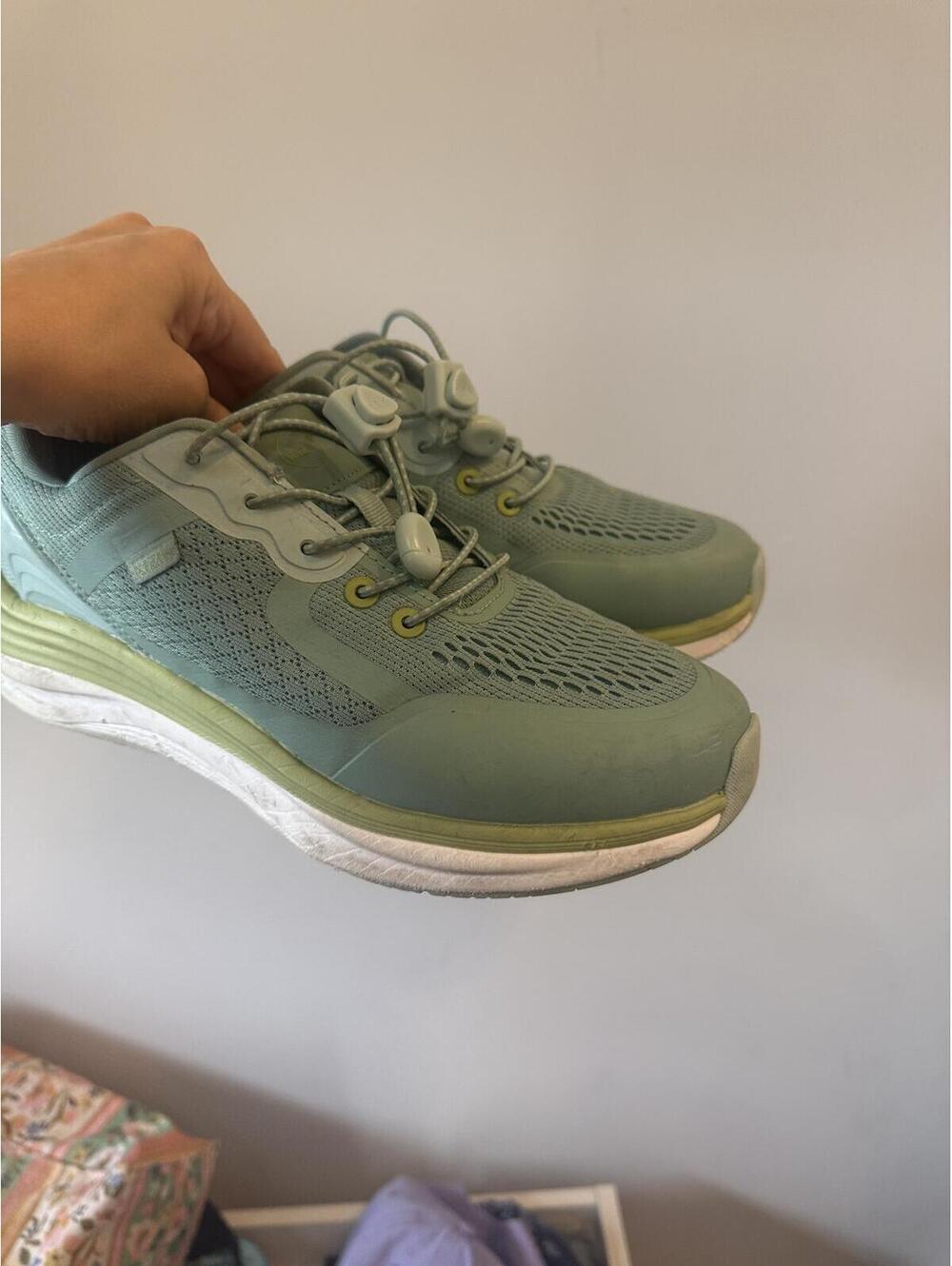 Kizik Slip-On Athletic Shoes in Light Green